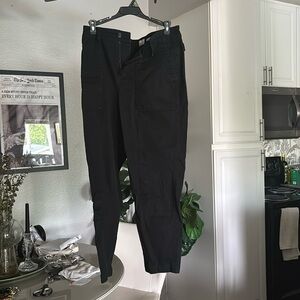 Fitted black pants